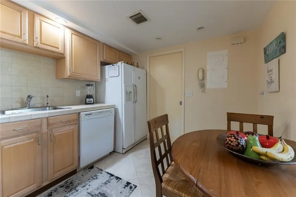 3700 Oaks Clubhouse Drive Pompano Beach FL 33069