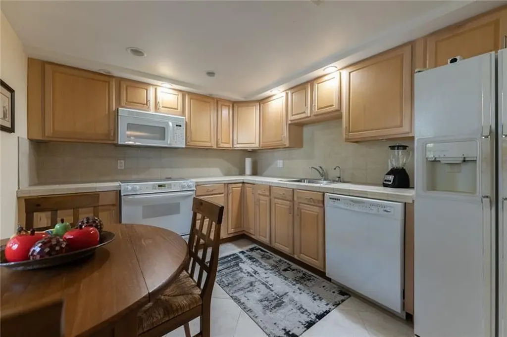 3700 Oaks Clubhouse Drive Pompano Beach FL 33069