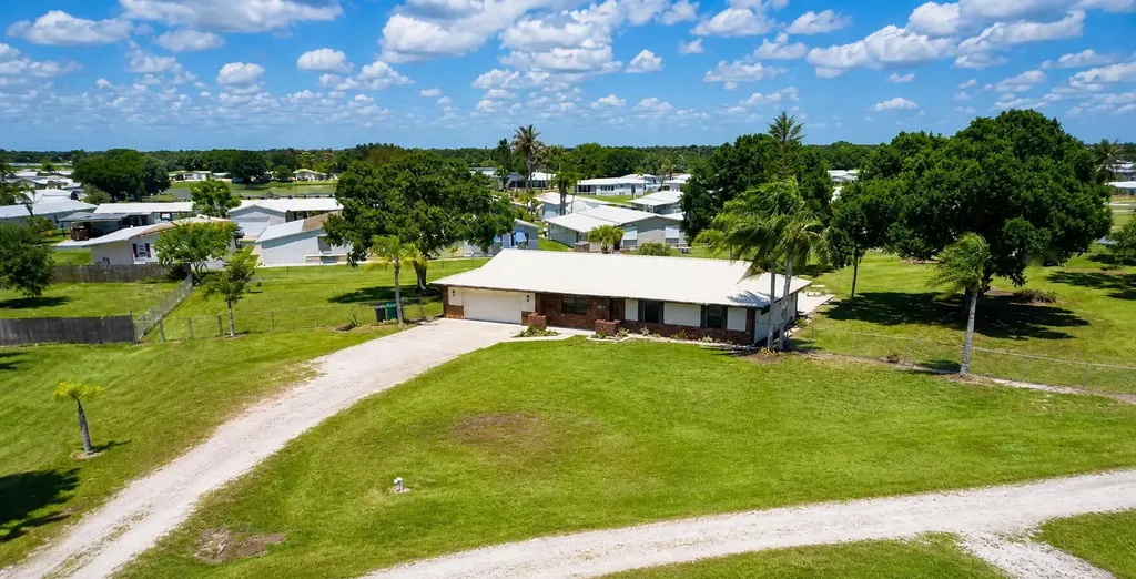 3856 SW 11th Avenue Okeechobee FL 34974