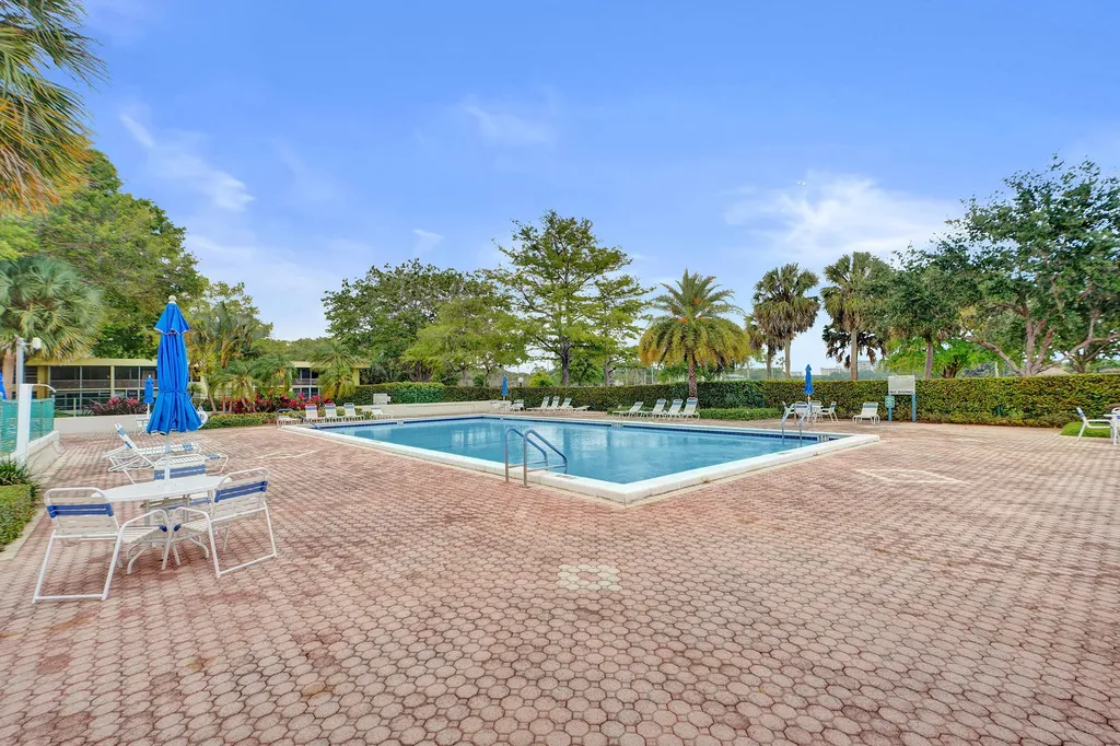 545 Oaks Lane Pompano Beach FL 33069