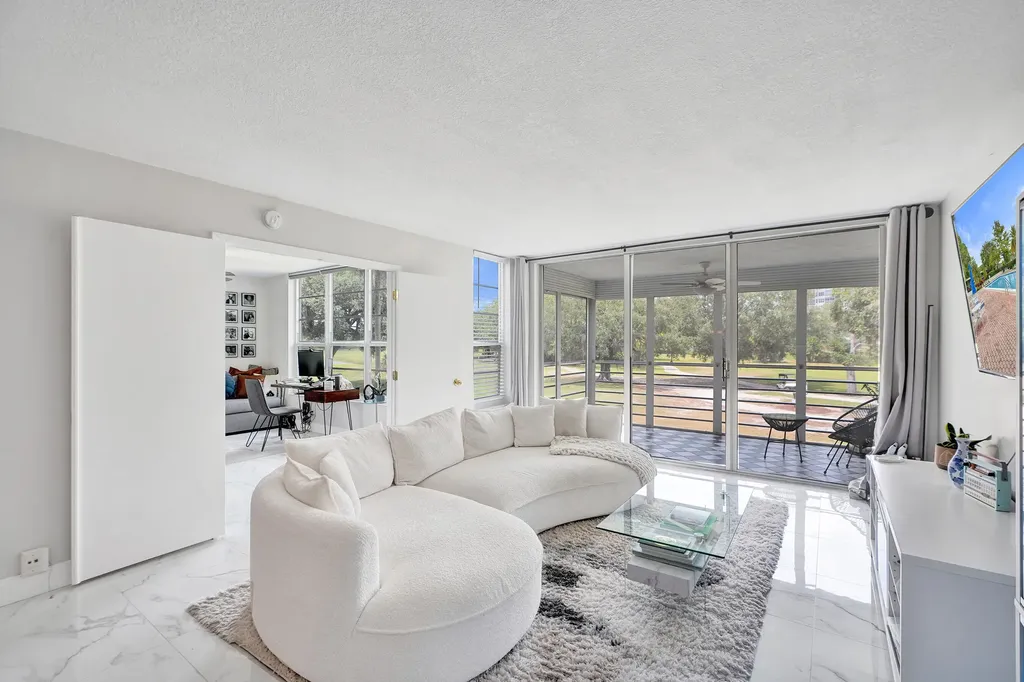 545 Oaks Lane Pompano Beach FL 33069