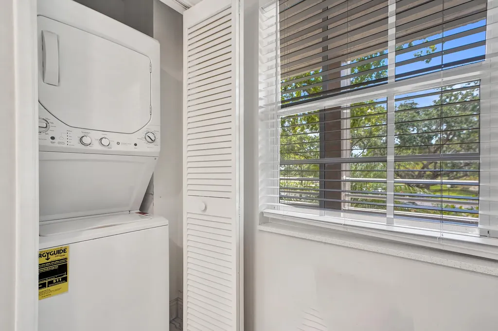 545 Oaks Lane Pompano Beach FL 33069