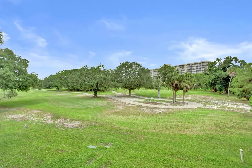 545 Oaks Lane Pompano Beach FL 33069