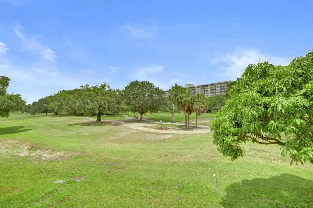 545 Oaks Lane Pompano Beach FL 33069