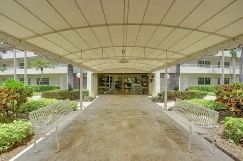 545 Oaks Lane Pompano Beach FL 33069