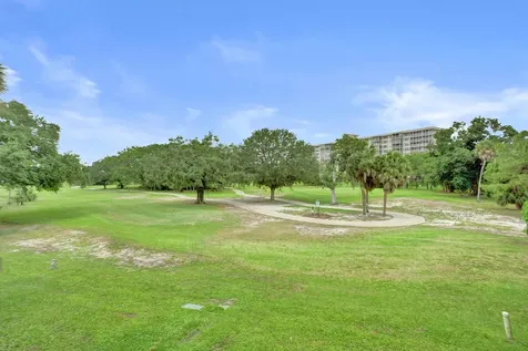 545 Oaks Lane Pompano Beach FL 33069
