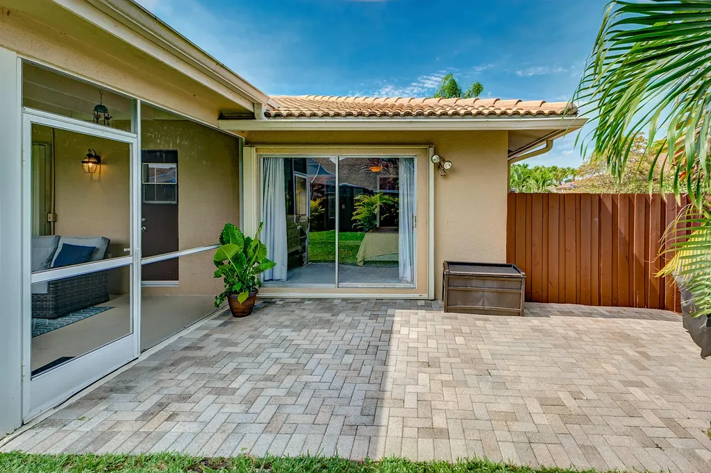 4886 Acorn Drive Boca Raton FL 33487