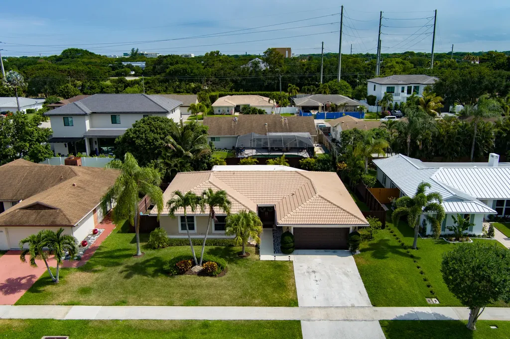 4886 Acorn Drive Boca Raton FL 33487