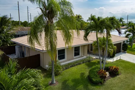 4886 Acorn Drive Boca Raton FL 33487