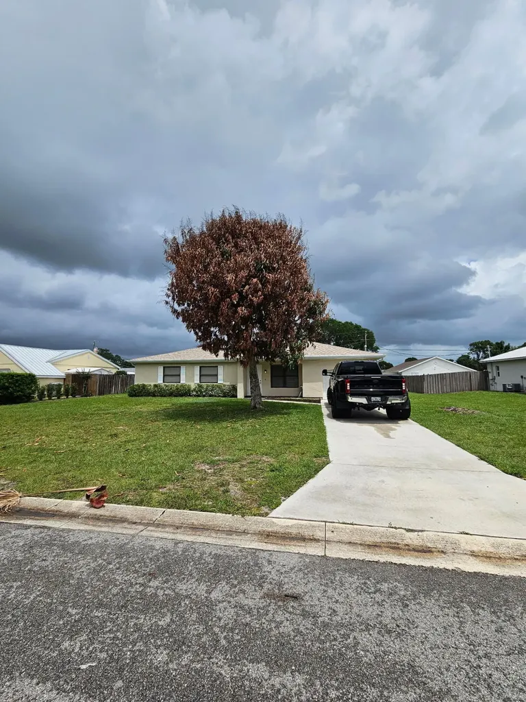 674 SW 25th Street Street SW Vero Beach FL 32962