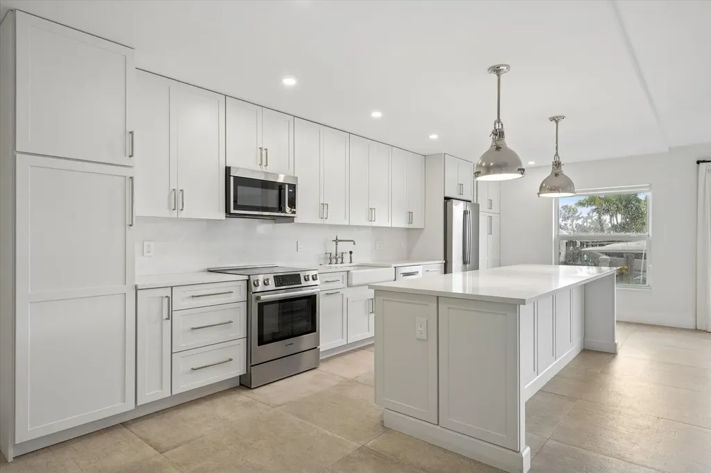 5100 Bayview Drive Fort Lauderdale FL 33308