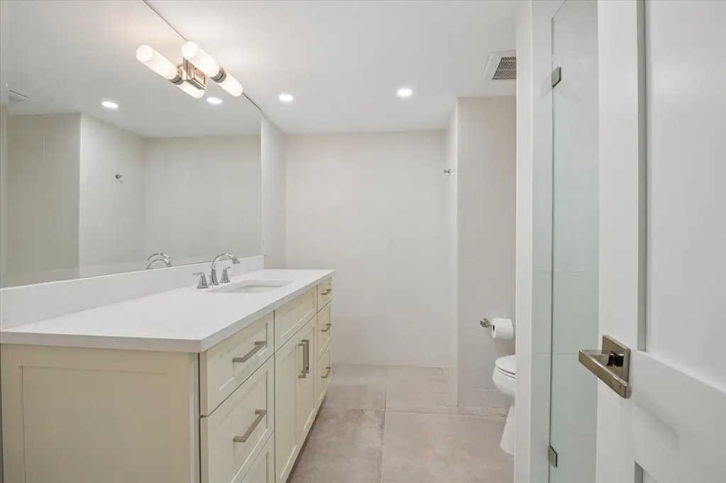 5100 Bayview Drive Fort Lauderdale FL 33308