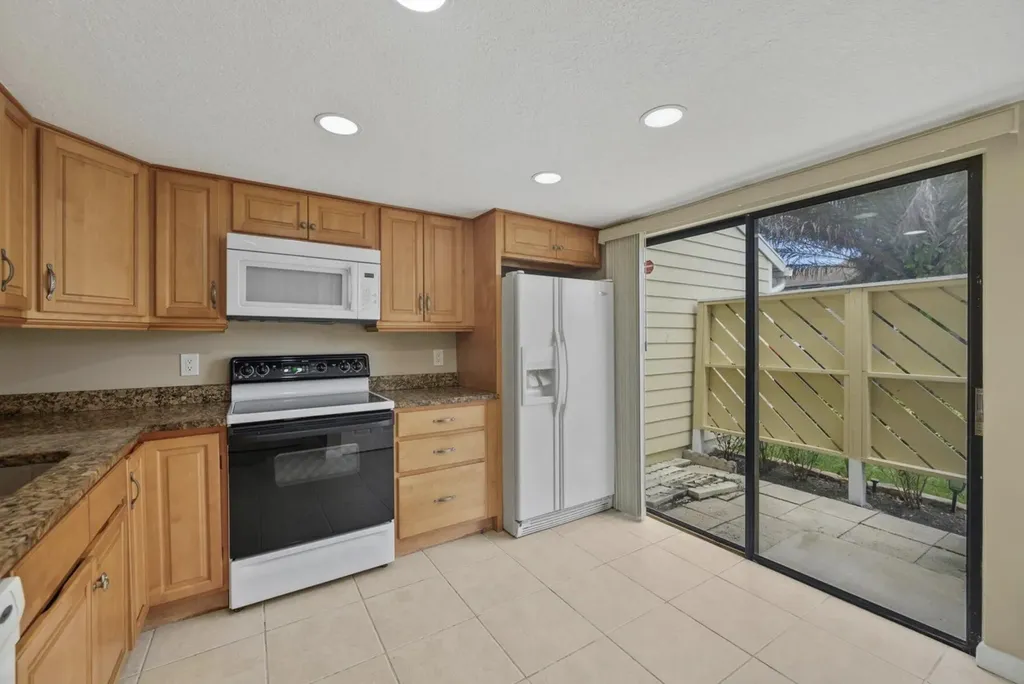 402 Lakewood Court Jupiter FL 33458