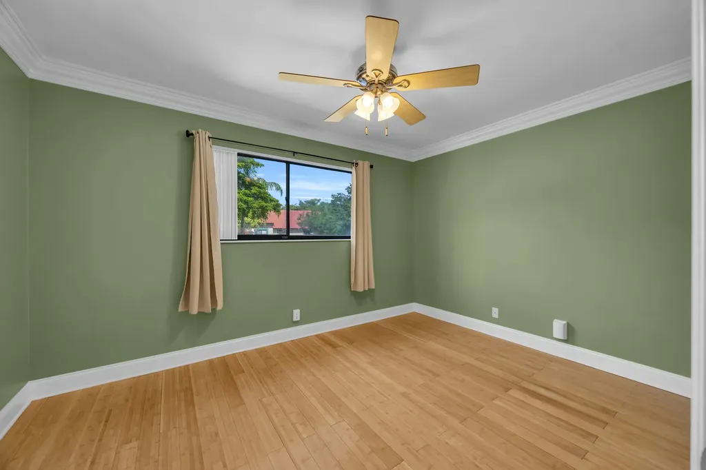 25 Lexington Lane W Palm Beach Gardens FL 33418
