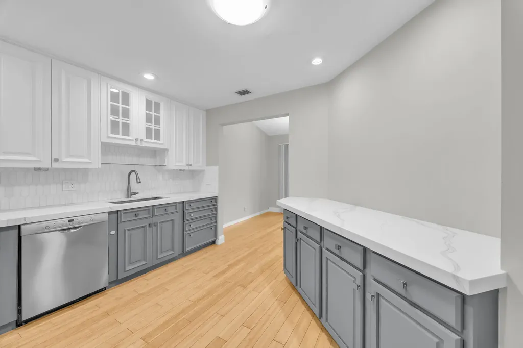 25 Lexington Lane W Palm Beach Gardens FL 33418