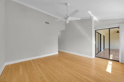 25 Lexington Lane W Palm Beach Gardens FL 33418