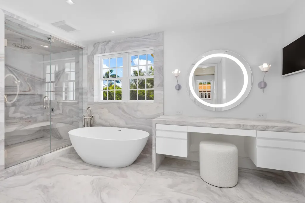 991 N Lake Way Palm Beach FL 33480