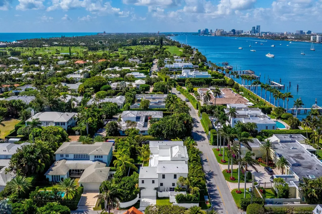 991 N Lake Way Palm Beach FL 33480