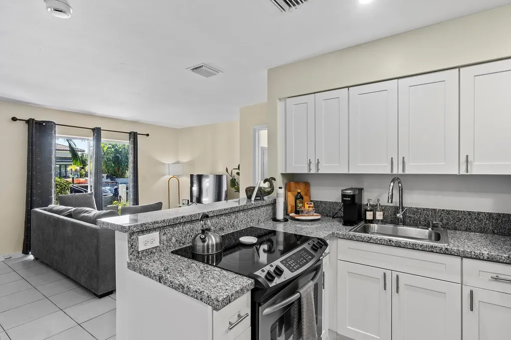 3860 NE 23rd Avenue Lighthouse Point FL 33064