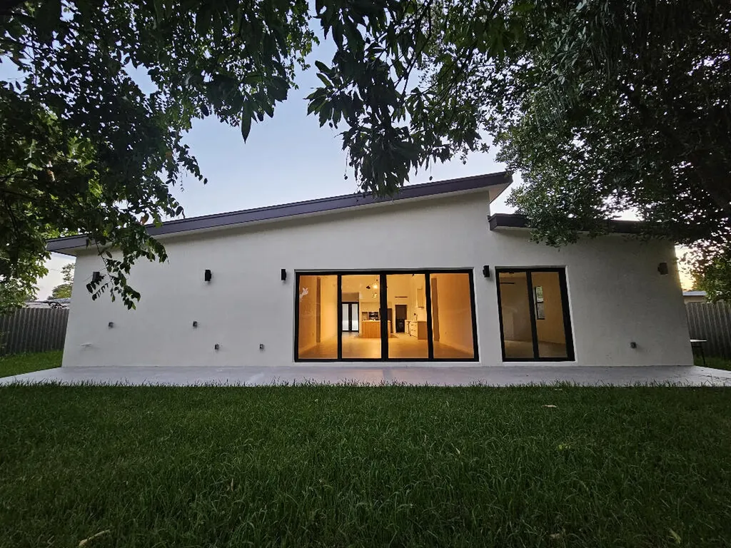131 Miami Gardens Road West Park FL 33023