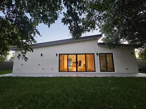 131 Miami Gardens Road West Park FL 33023