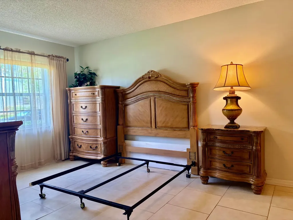 1560 Mckinley Street Hollywood FL 33020