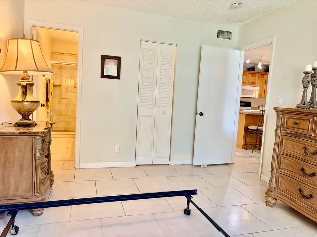 1560 Mckinley Street Hollywood FL 33020