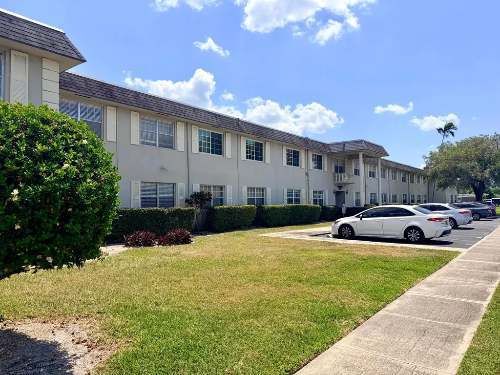 1560 Mckinley Street Hollywood FL 33020