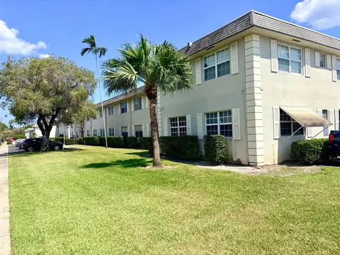 1560 Mckinley Street Hollywood FL 33020