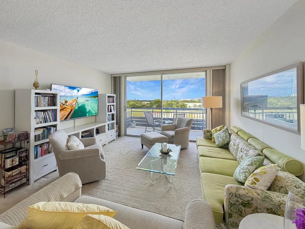 555 NW 4th Avenue Boca Raton FL 33432