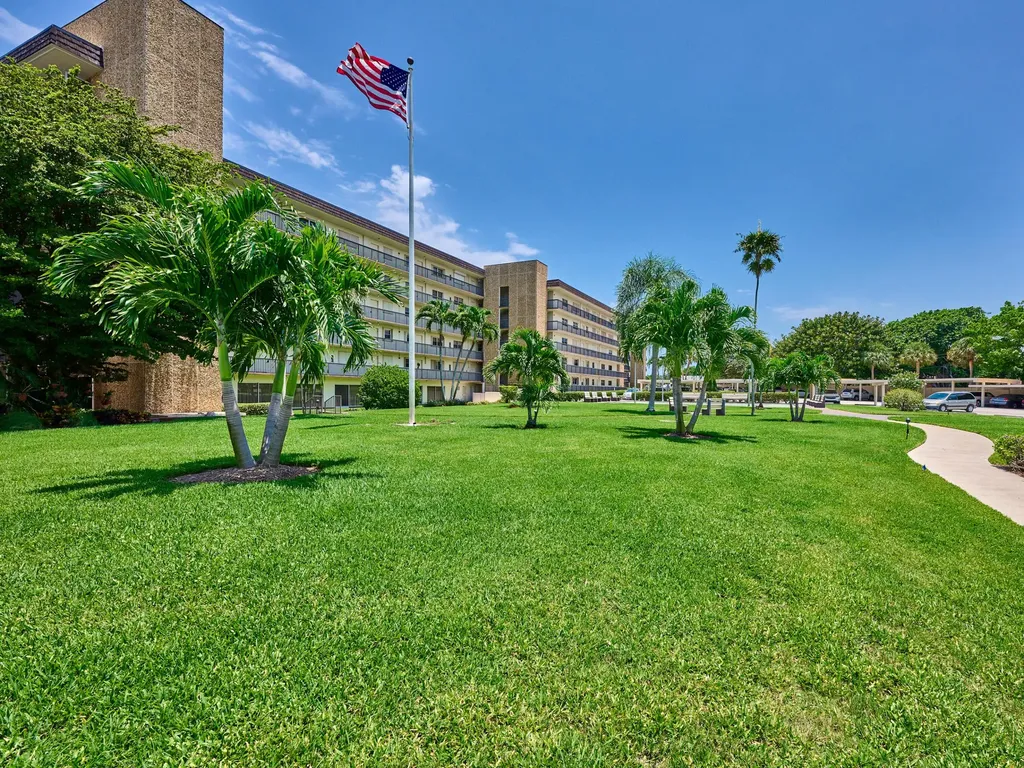 555 NW 4th Avenue Boca Raton FL 33432
