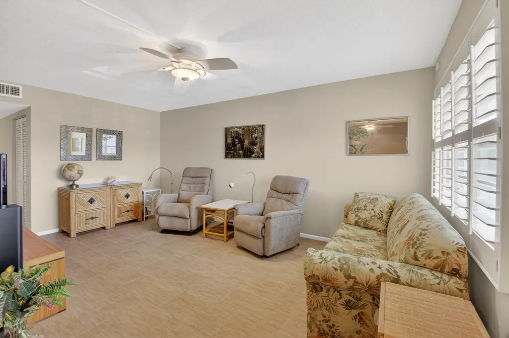2047 Newcastle C Boca Raton FL 33434