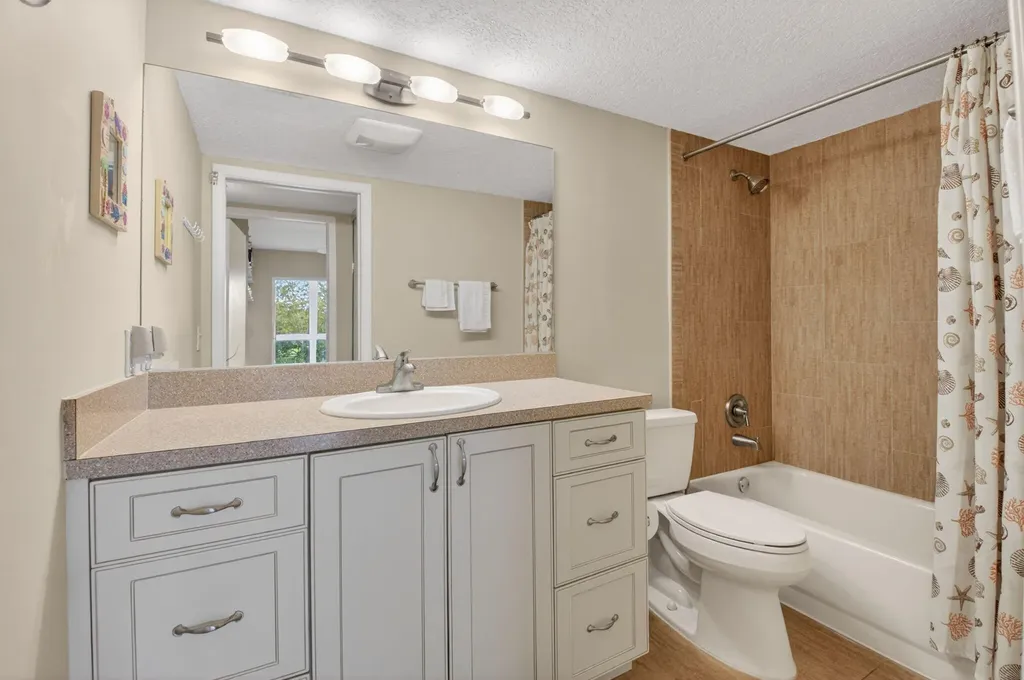 2047 Newcastle C Boca Raton FL 33434