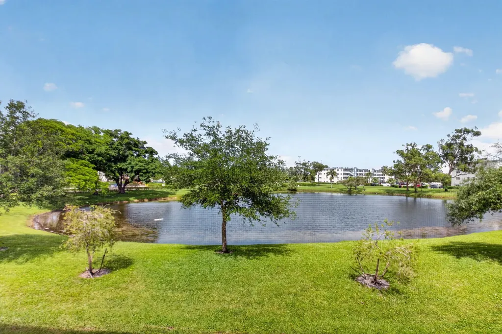 2047 Newcastle C Boca Raton FL 33434