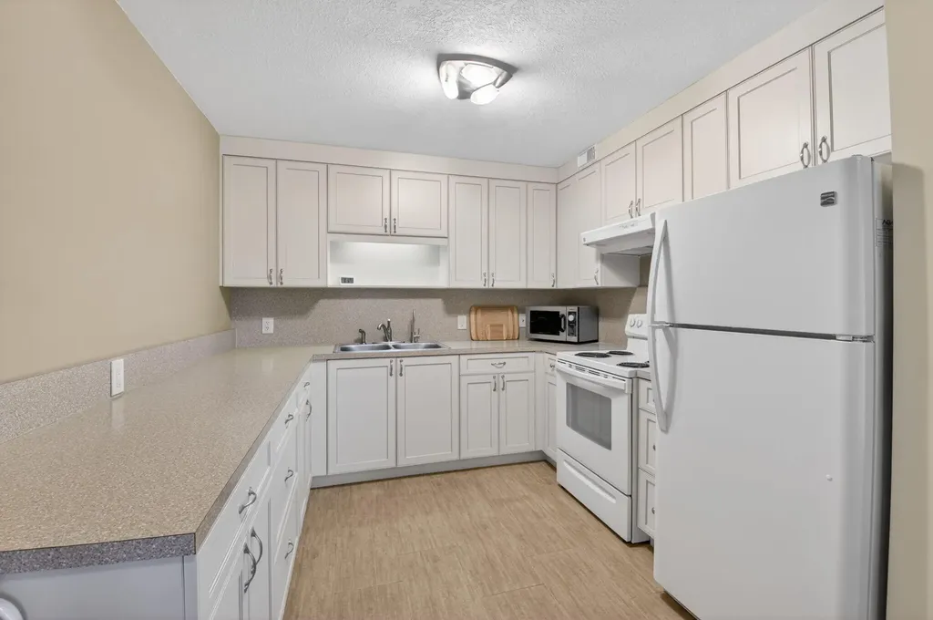 2047 Newcastle C Boca Raton FL 33434