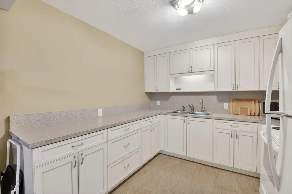 2047 Newcastle C Boca Raton FL 33434