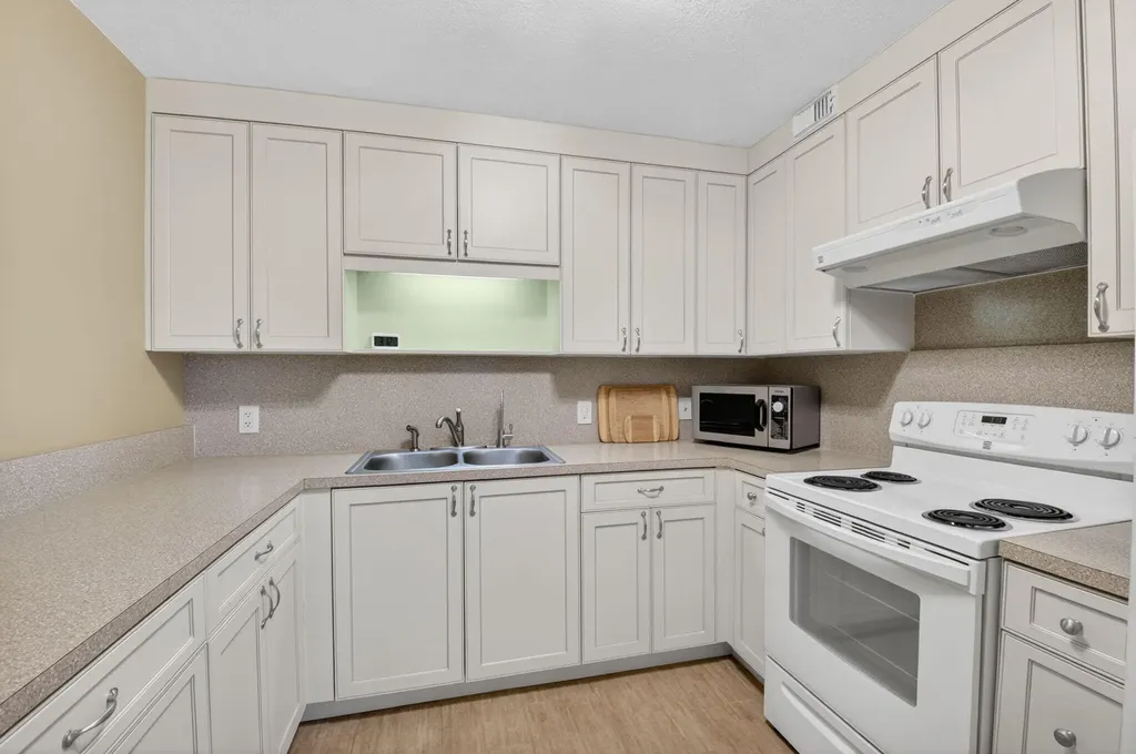 2047 Newcastle C Boca Raton FL 33434