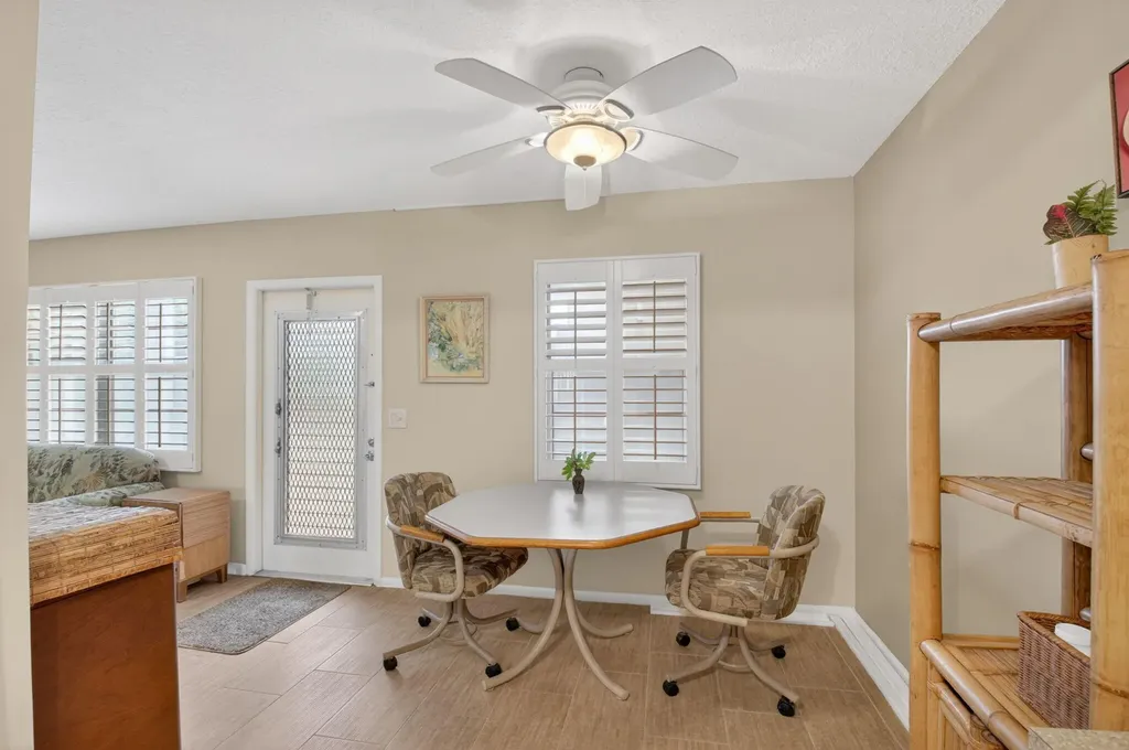 2047 Newcastle C Boca Raton FL 33434