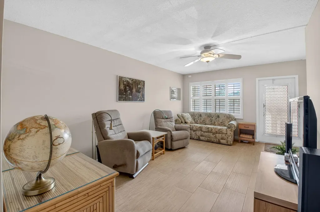 2047 Newcastle C Boca Raton FL 33434