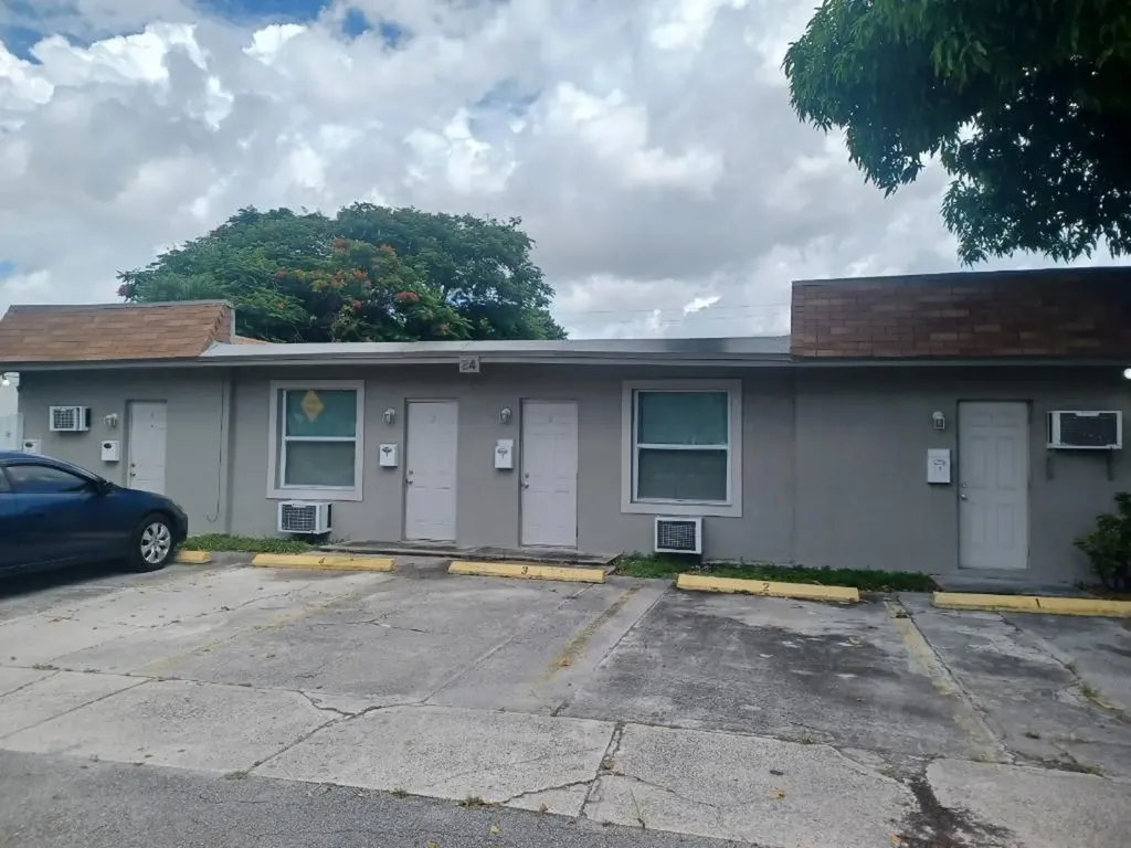 24 SW 13th Street Dania Beach FL 33004