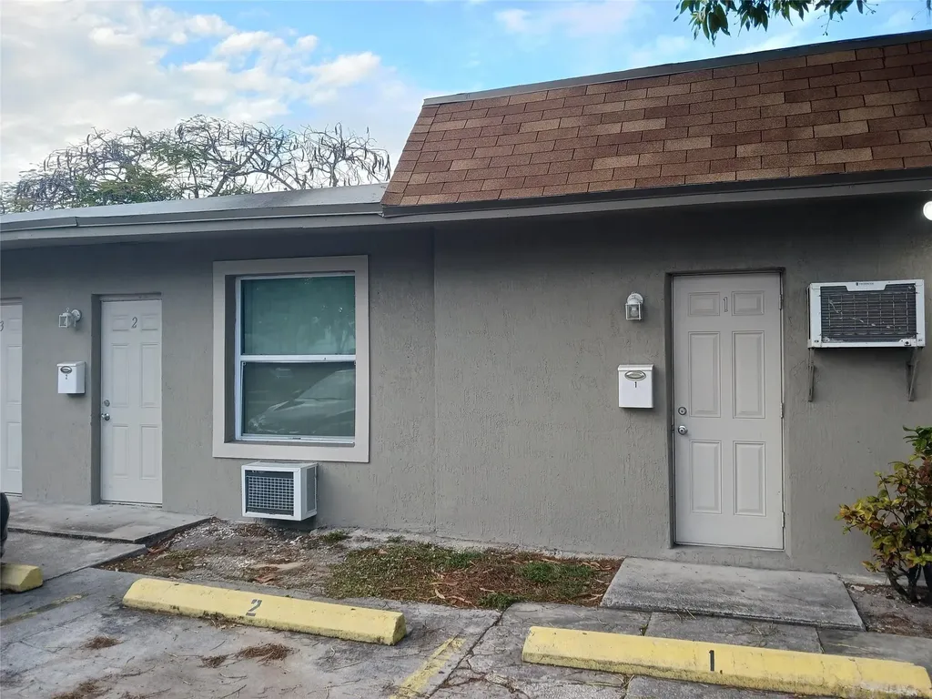 24 SW 13th Street Dania Beach FL 33004