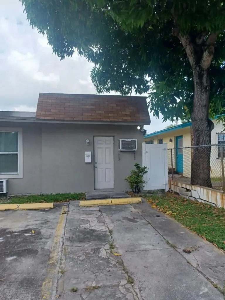 24 SW 13th Street Dania Beach FL 33004