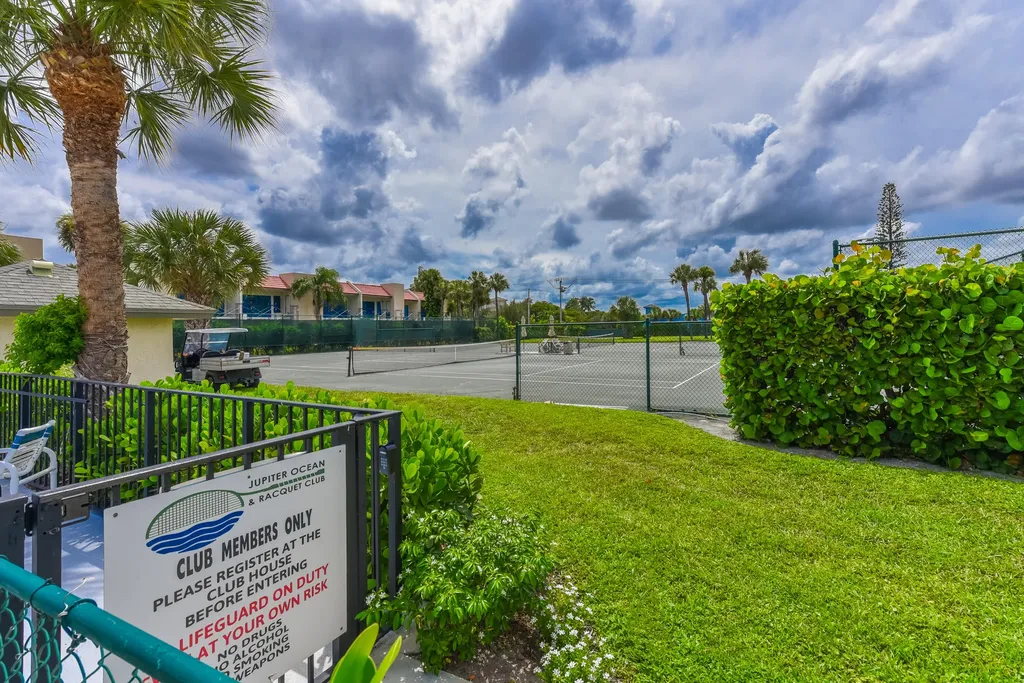 1605 Us-1 Jupiter FL 33477