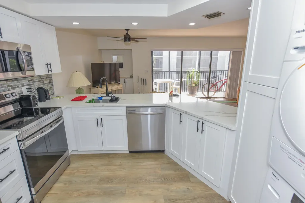 1605 Us-1 Jupiter FL 33477