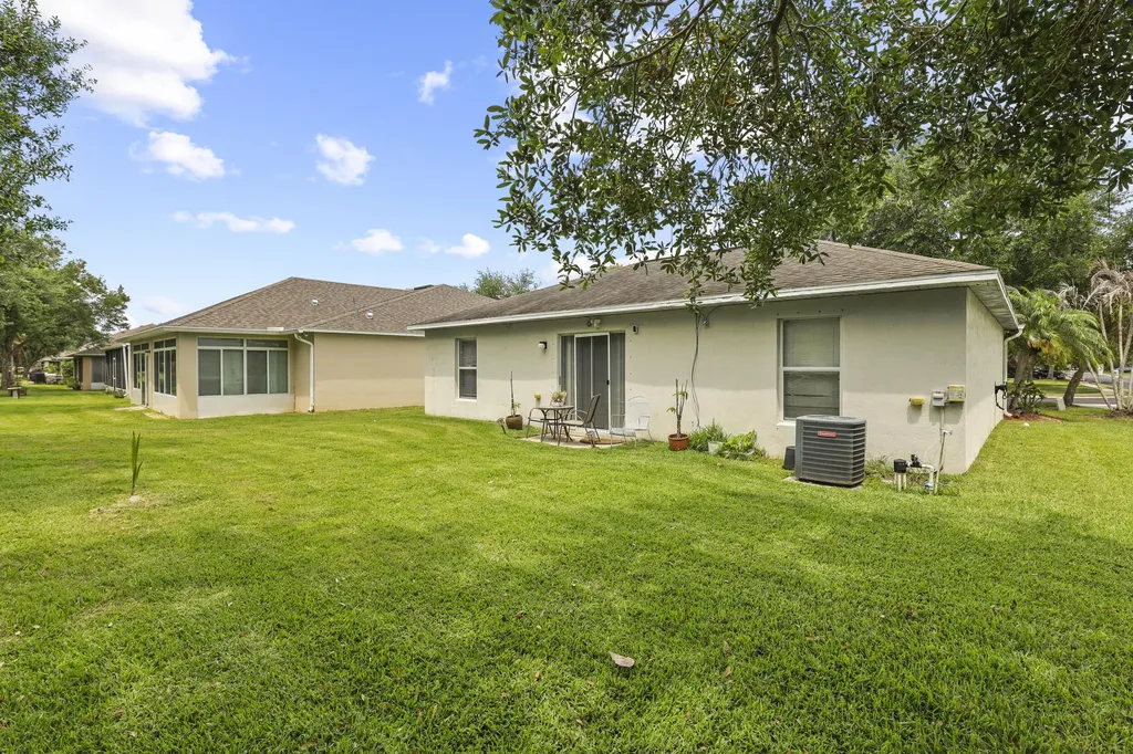 2631 SW 12th Square Square SW Vero Beach FL 32968