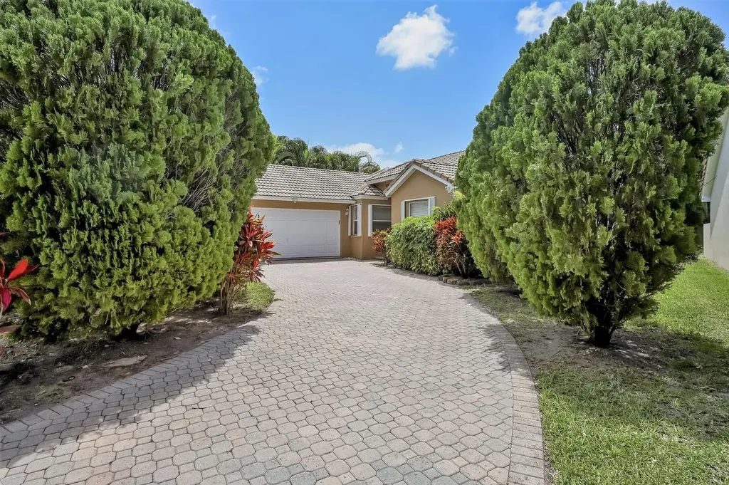 13284 Majestic Pine Court Delray Beach FL 33484