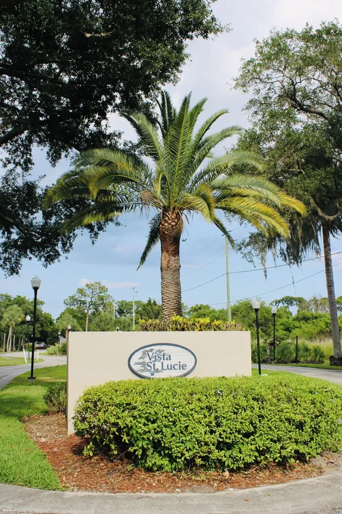 8 Lake Vista Trail Port St Lucie FL 34952