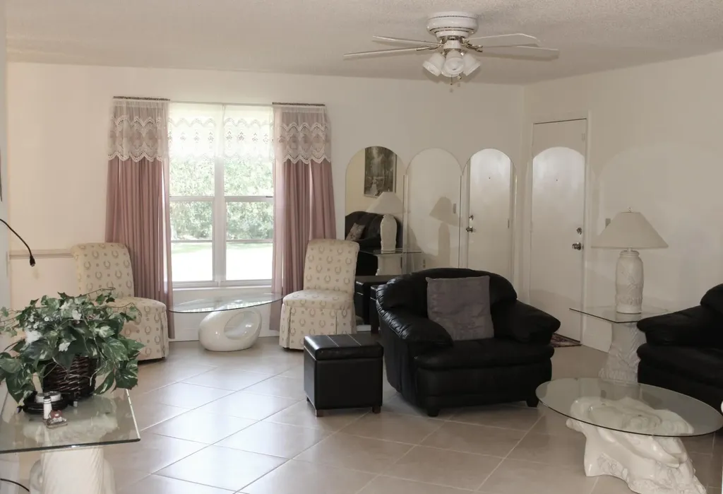 8 Lake Vista Trail Port St Lucie FL 34952