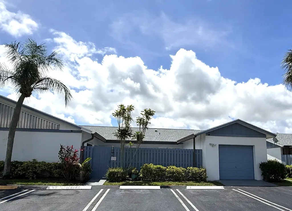 1204 Timberlane Circle Greenacres FL 33463
