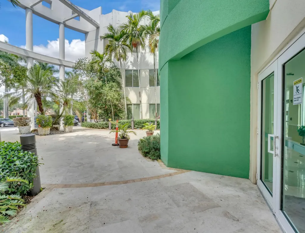 1820 N Corporate Lakes Boulevard Weston FL 33326